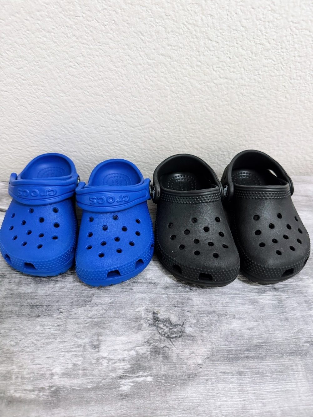 CROCS Kids Shoes in Blue and Black Size Toddler 6
